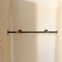 Bøjlestang MAJA sort med messing