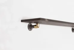 Hylde ELLA sort med messing (20 cm dybde)