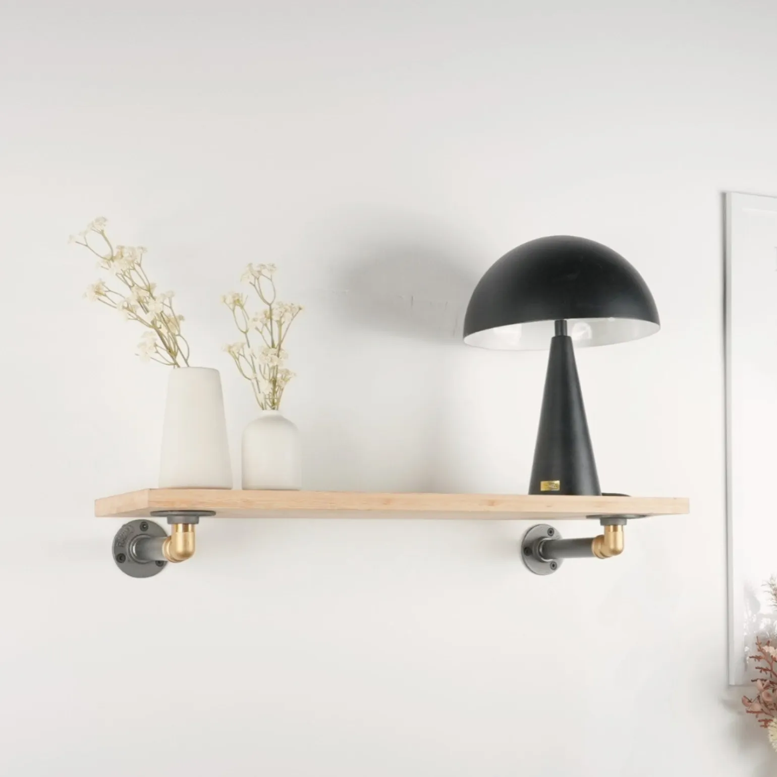 Hylde ELLA sort med messing (20 cm dybde)