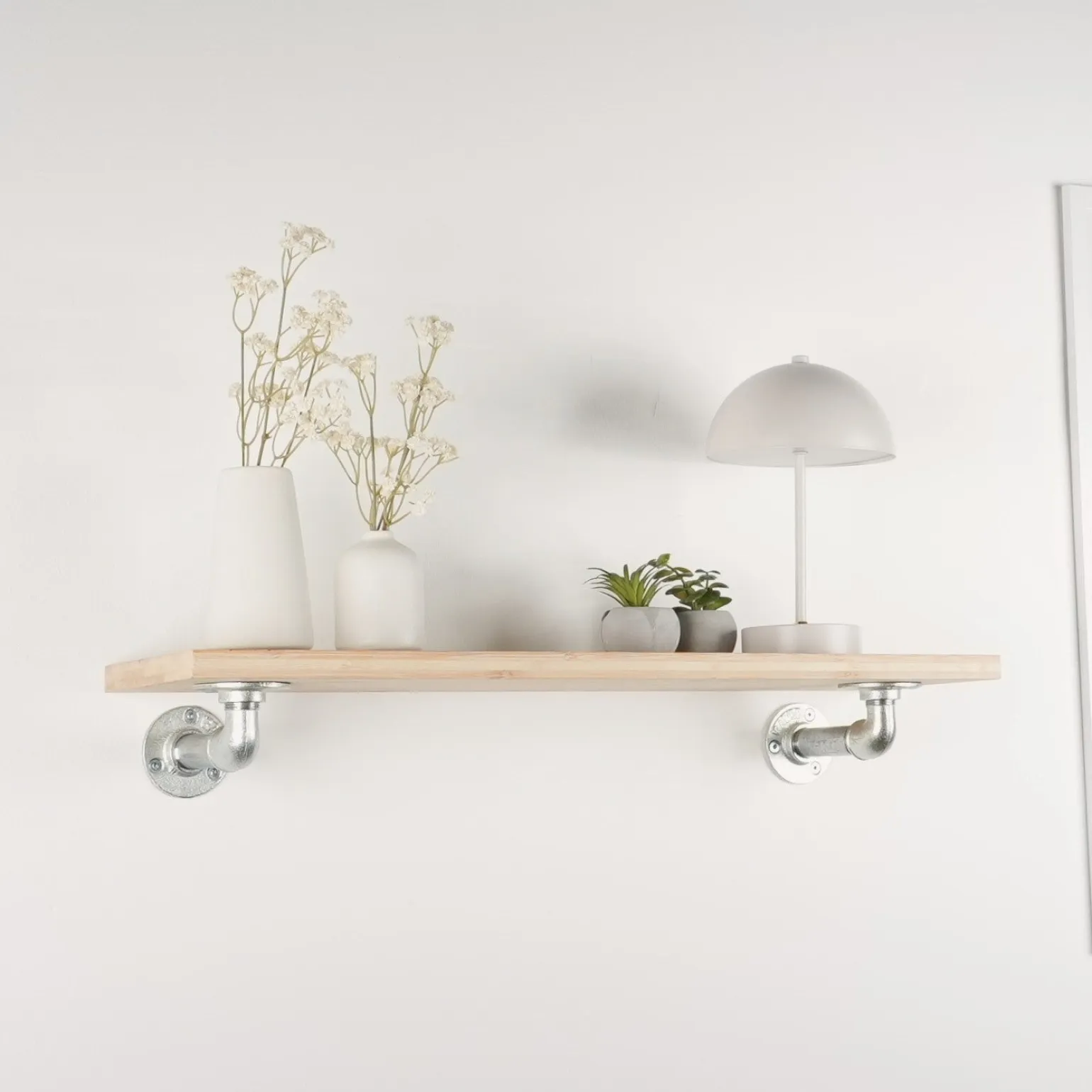 Hyldeknægte ELLA sølv med hylde (20 cm dybde)