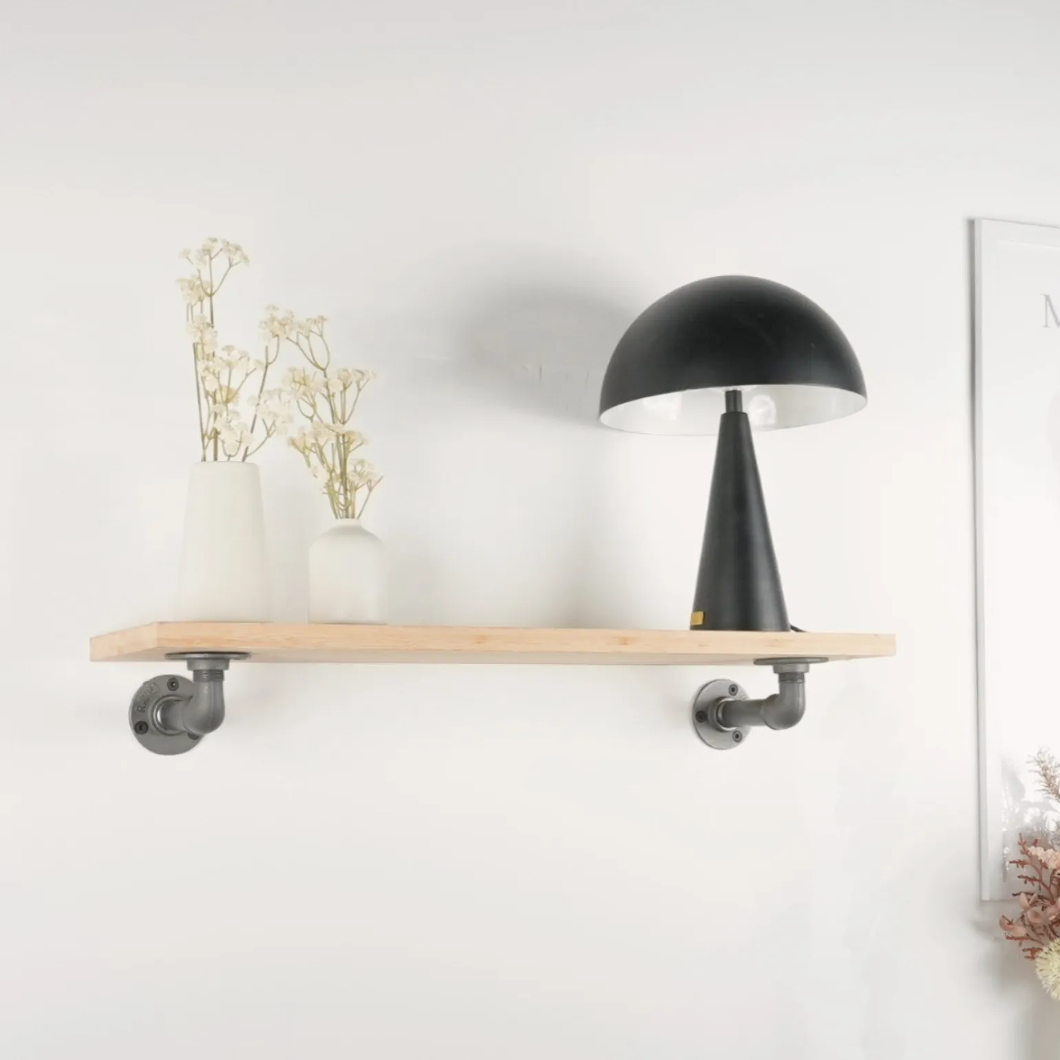 Hyldeknægte ELLA sort med hylde (40 cm dybde)